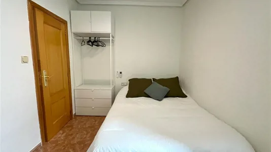 Rooms in el Camí de Vera - photo 3