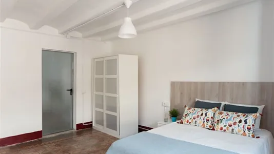 Rooms in Barcelona Ciutat Vella - photo 10