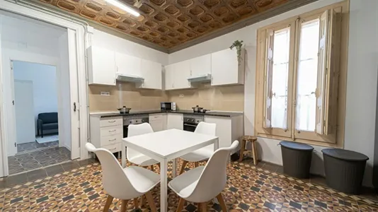 Rooms in Barcelona Ciutat Vella - photo 10