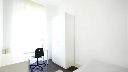 Room for rent in Milano Zona 2 - Stazione Centrale, Gorla, Turro, Greco, Crescenzago, Milan Room for rent in Milano Zona 2 - Stazione Centrale, Gorla, Turro, Greco, Crescenzago, Milan