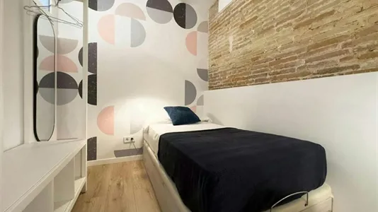 Rooms in Barcelona Ciutat Vella - photo 1