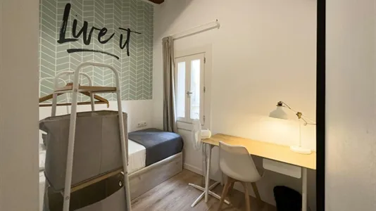Rooms in Barcelona Ciutat Vella - photo 3