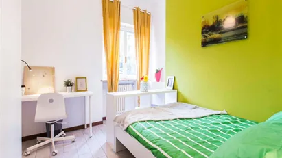 Room for rent in Milano Zona 6 - Barona, Lorenteggio, Milan