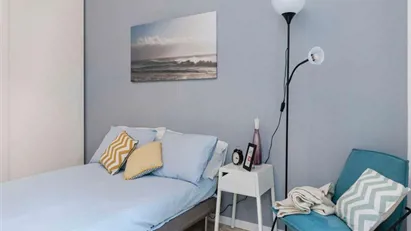 Room for rent in Milano Zona 6 - Barona, Lorenteggio, Milan