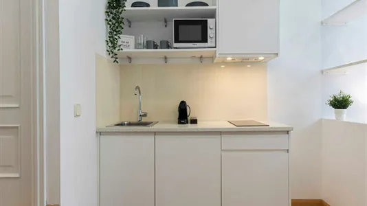 Rooms in Madrid Centro - photo 10