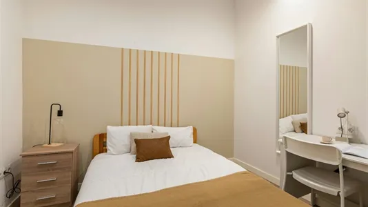 Rooms in Barcelona Ciutat Vella - photo 2