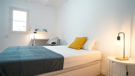 Rooms in Barcelona Ciutat Vella - photo 2