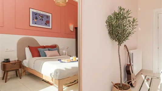 Rooms in Barcelona Eixample - photo 10