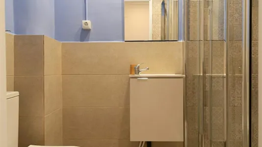 Rooms in Barcelona Ciutat Vella - photo 7