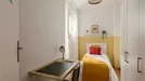 Room for rent, Lisbon (region), &lt;span class=&quot;blurred street&quot; onclick=&quot;ProcessAdRequest(13612345)&quot;&gt;&lt;span class=&quot;hint&quot;&gt;See streetname&lt;/span&gt;[xxxxxxxxxxxxx]&lt;/span&gt;