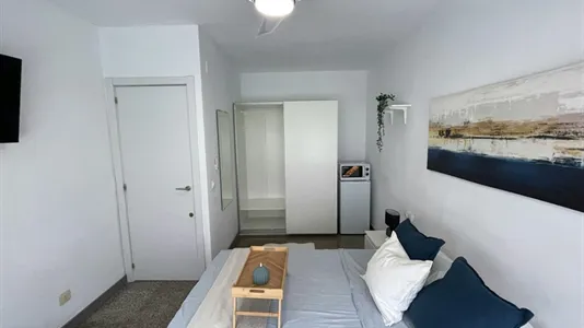 Rooms in Barcelona Sants-Montjuïc - photo 4