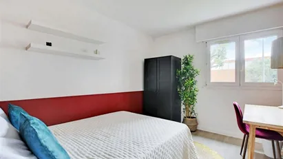 Room for rent in L'Haÿ-les-Roses, Île-de-France