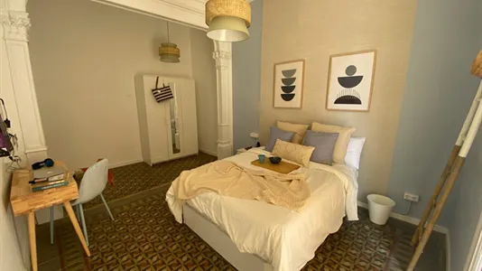 Rooms in Barcelona Ciutat Vella - photo 7