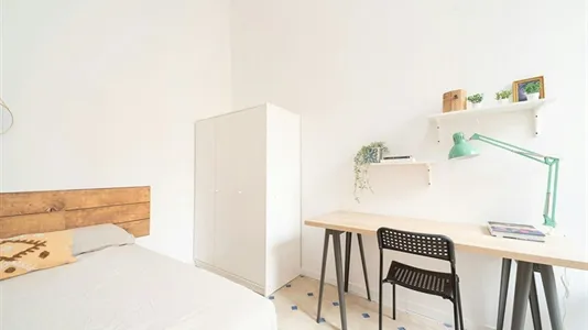 Rooms in Barcelona Ciutat Vella - photo 5