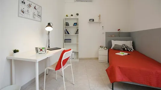 Rooms in Napoli Municipalità 2 - photo 1