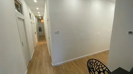 Rooms in Barcelona Ciutat Vella - photo 9