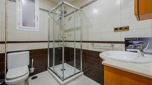 Rooms in Madrid Centro - photo 9