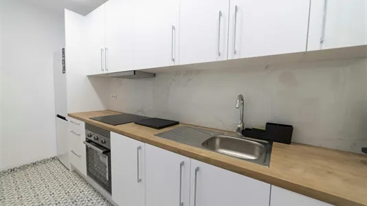 Rooms in Barcelona Sants-Montjuïc - photo 4