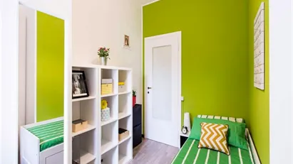 Room for rent in Milano Zona 6 - Barona, Lorenteggio, Milan