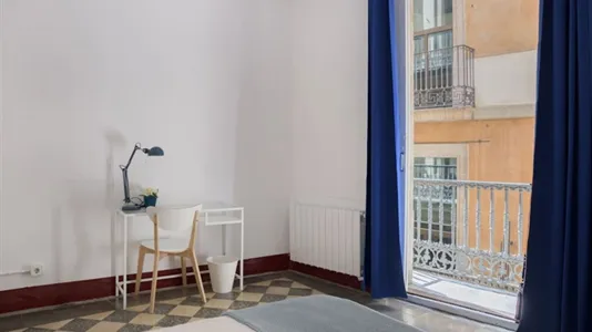 Rooms in Barcelona Ciutat Vella - photo 10