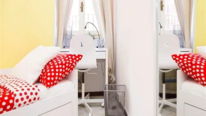 Room for rent in Milano Zona 6 - Barona, Lorenteggio, Milan