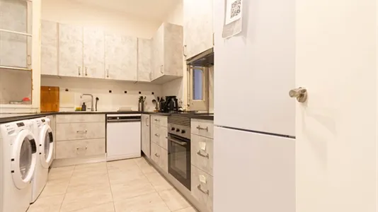 Rooms in Barcelona Ciutat Vella - photo 10