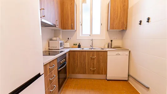 Rooms in Barcelona Eixample - photo 8