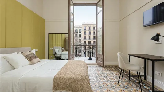 Rooms in Barcelona Eixample - photo 1