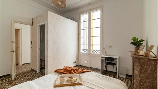 Rooms in Barcelona Ciutat Vella - photo 3