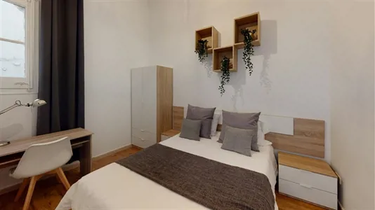 Rooms in Barcelona Eixample - photo 1