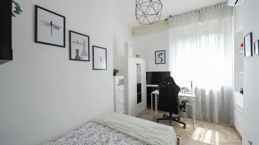 Rooms in Milano Zona 2 - Stazione Centrale, Gorla, Turro, Greco, Crescenzago - photo 1
