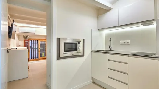 Rooms in Barcelona Ciutat Vella - photo 5