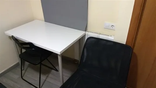 Rooms in Barcelona Ciutat Vella - photo 5