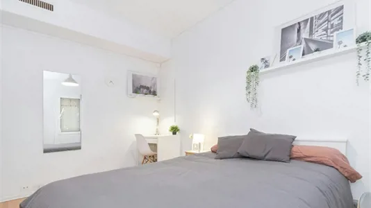 Rooms in Barcelona Eixample - photo 2