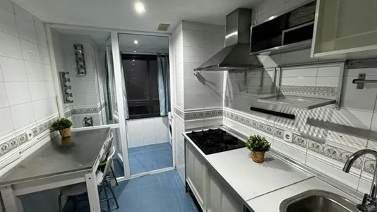 Rooms in El Encinar de los Reyes - photo 10