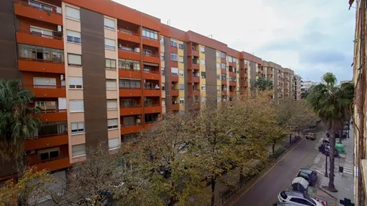 Rooms in el Camí de Vera - photo 3