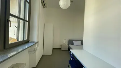 Room for rent in Milano Zona 8 - Fiera, Gallaratese, Quarto Oggiaro, Milan