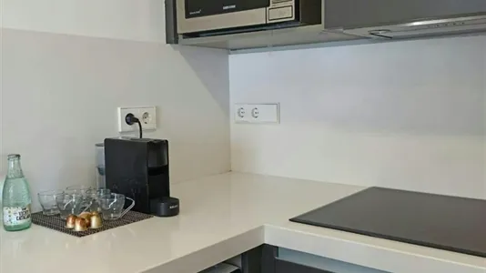Rooms in Barcelona Ciutat Vella - photo 8
