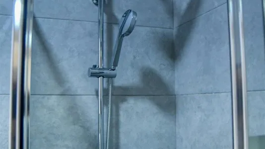 Rooms in Madrid Salamanca - photo 9