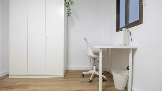 Rooms in Valencia Extramurs - photo 10