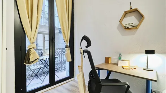 Rooms in Barcelona Ciutat Vella - photo 4