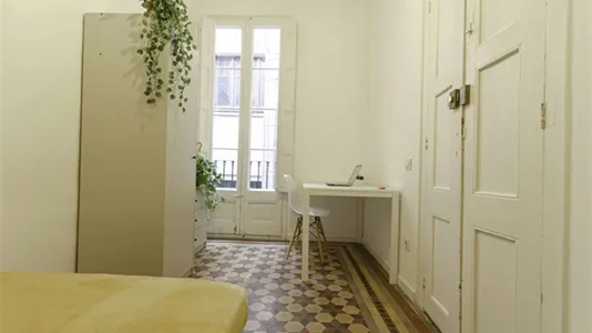 Rooms in Barcelona Eixample - photo 4