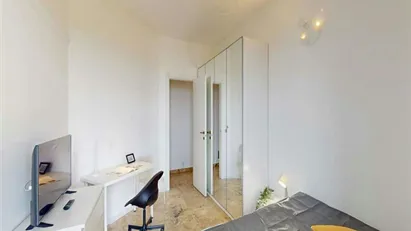 Room for rent in Milano Zona 4 - Vittoria, Forlanini, Milan