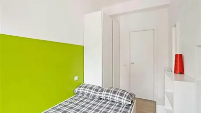 Room for rent in Milano Zona 6 - Barona, Lorenteggio, Milan