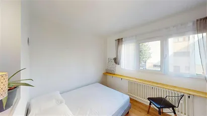 Room for rent in Saint-Julien-en-Genevois, Auvergne-Rhône-Alpes