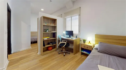 Rooms in Málaga - photo 2