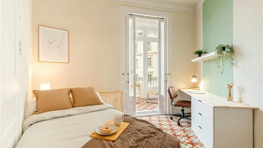 Rooms in Barcelona Eixample - photo 2