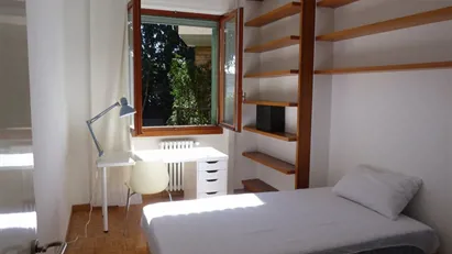 Room for rent in Milano Zona 8 - Fiera, Gallaratese, Quarto Oggiaro, Milan