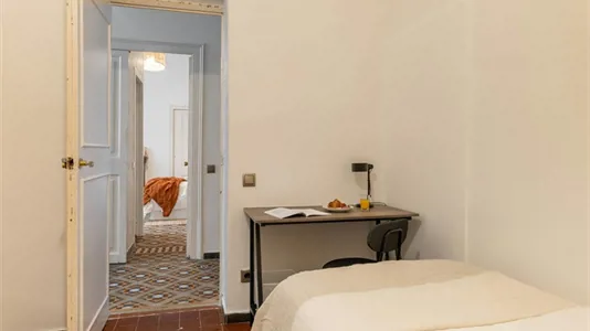 Rooms in Barcelona Ciutat Vella - photo 3