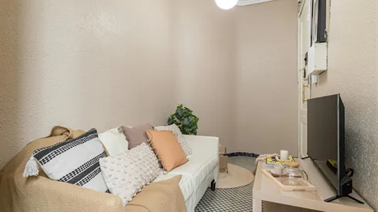Rooms in Barcelona Ciutat Vella - photo 10